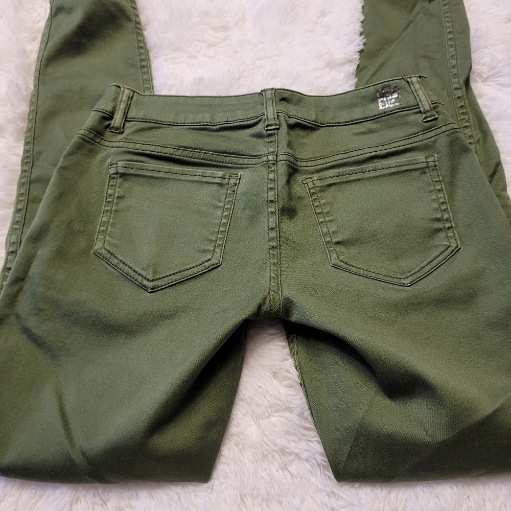 Flip Side Reversible Camo on one side Solid Green on the other. W 30 R 7 L 29 - Picture 2 of 9